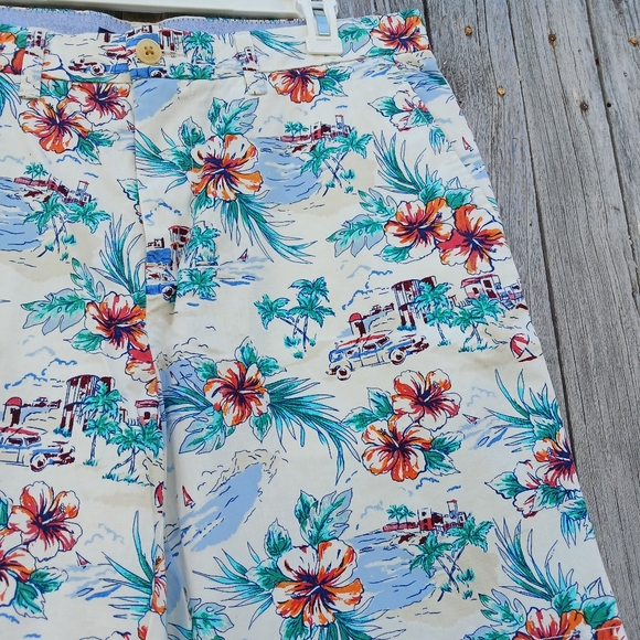 Tommy Hilfiger Tropical Vacation Scene Chino Shorts Size 34 Hawaiian Floral - Picture 2 of 6